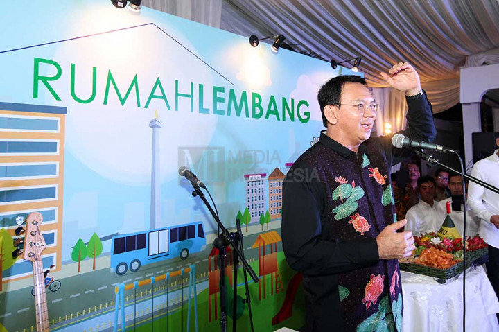 Kandidat calon gubernur petahana Jakarta Basuki Tjahaja Purnama (Ahok) memberikan sambutan pada peresmian 'Rumah Lembang' bersama para elemen pendukung, Jakarta, Kamis (25/8/2016).