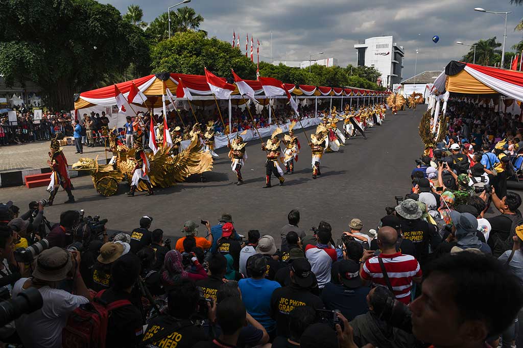 Warna-Warni Busana di Jember Fashion Carnaval