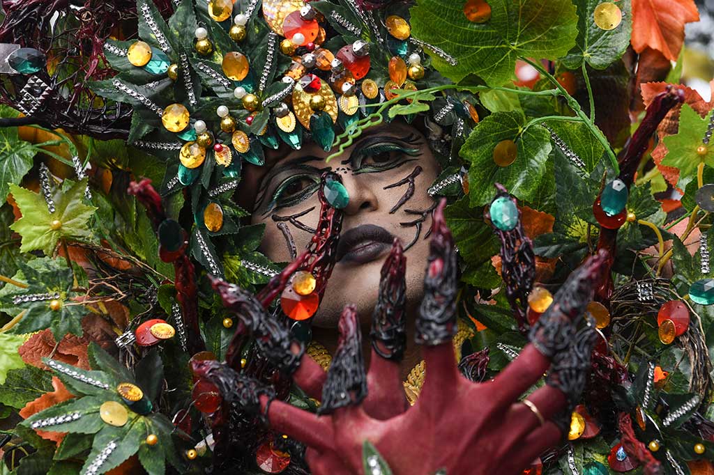 Warna-Warni Busana di Jember Fashion Carnaval