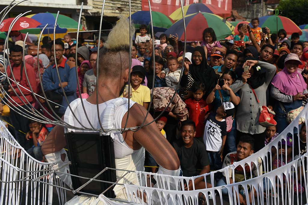 Warna-Warni Busana di Jember Fashion Carnaval