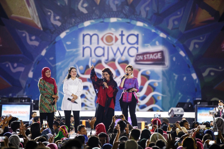 Mensos Khofifah Indar Parawansa,  Menko Pembangunan Manusia dan Kebudayaan Puan Maharani serta Menteri Kelautan dan Perikanan Susi Pudjiastuti menjadi bintang Mata Najwa on Stage Jember. 