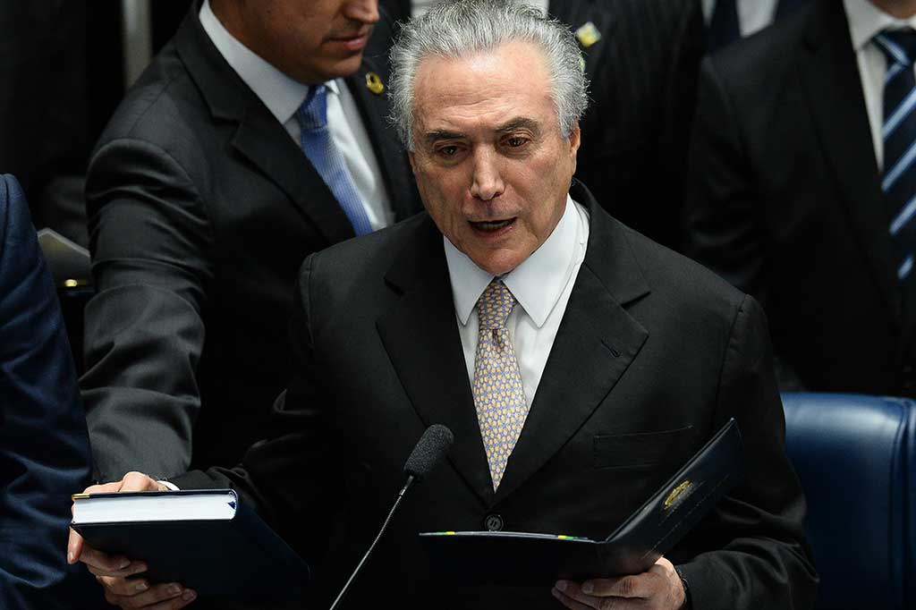 Tokoh kubu konservatif, Michel Tener, mantan wakil presiden yang untuk sementara menggantikan peran Rousseff sejak Mei lalu, diambil sumpahnya  untuk meneruskan periode kepresidenan sampai 2018 mendatang.