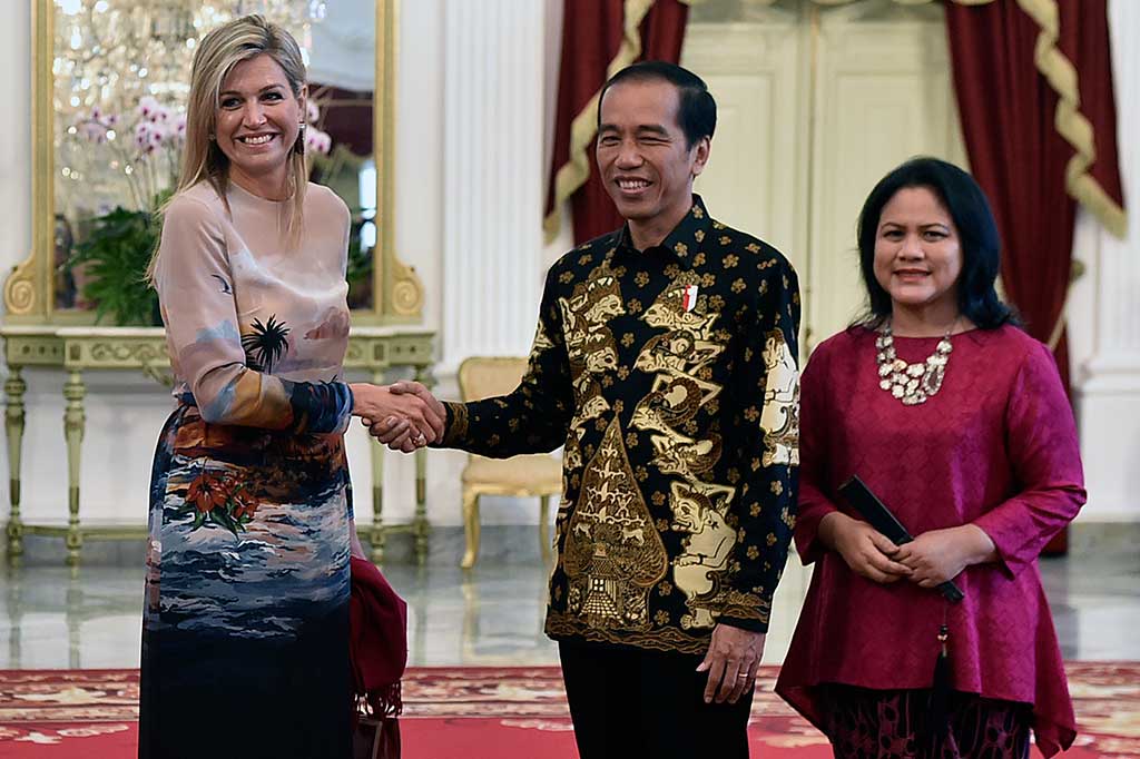 Presiden Jokowi didampingi Ibu Negara Iriana Joko Widodo menerima kunjungan Ratu Kerajaan Belanda Maxima di Istana Merdeka, Jakarta.