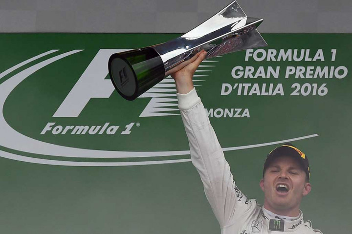 Kemenangan pertama Rosberg di sirkuit bersejarah di luar kota Milan itu merupakan kemenangan ketujuhnya selama musim ini, dan kemenangan ke-21 selama karirnya.