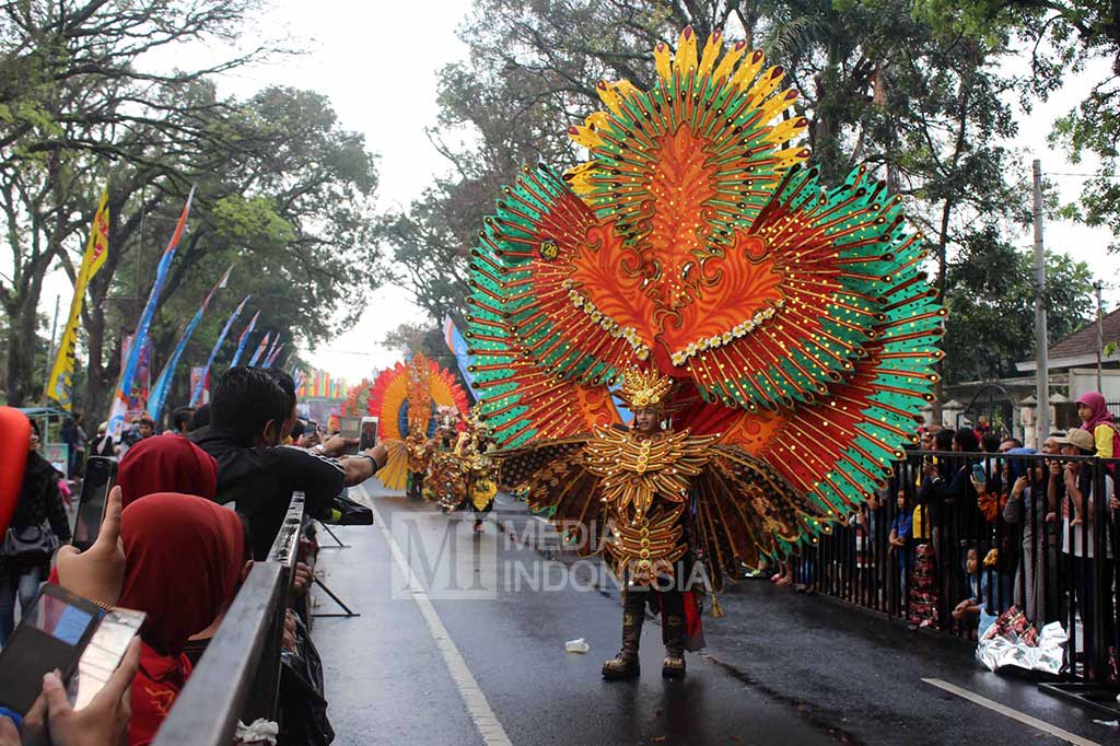Meriahnya Malang Flower Carnival