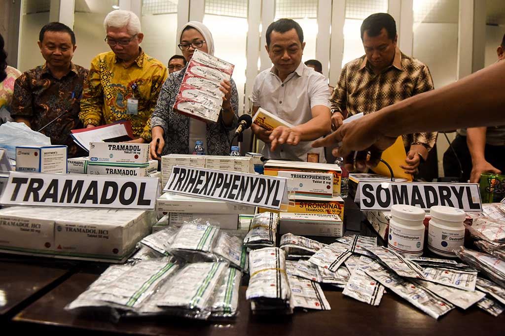 Sebelumnya, penyidik Bareskrim Polri bersama BPOM menggerebek lima gudang yang beralamat di Blok E-19, F-36, H-16, H-24 dan I-19, Jalan Raya Serang KM 28 Balaraja, Banten pada Jumat (2/9/2016).