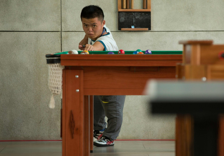 Wang Wei berlatih di perkampungan atlet Paralimpiade di Rio de Janeiro, Brasil. Kontingen asal Tiongkok juga diunggulkan dalam kompetisi multi cabang olahraga khusus penyandang cacat ini. AFP PHOTO / OIS / IOC / Al Tielemans 