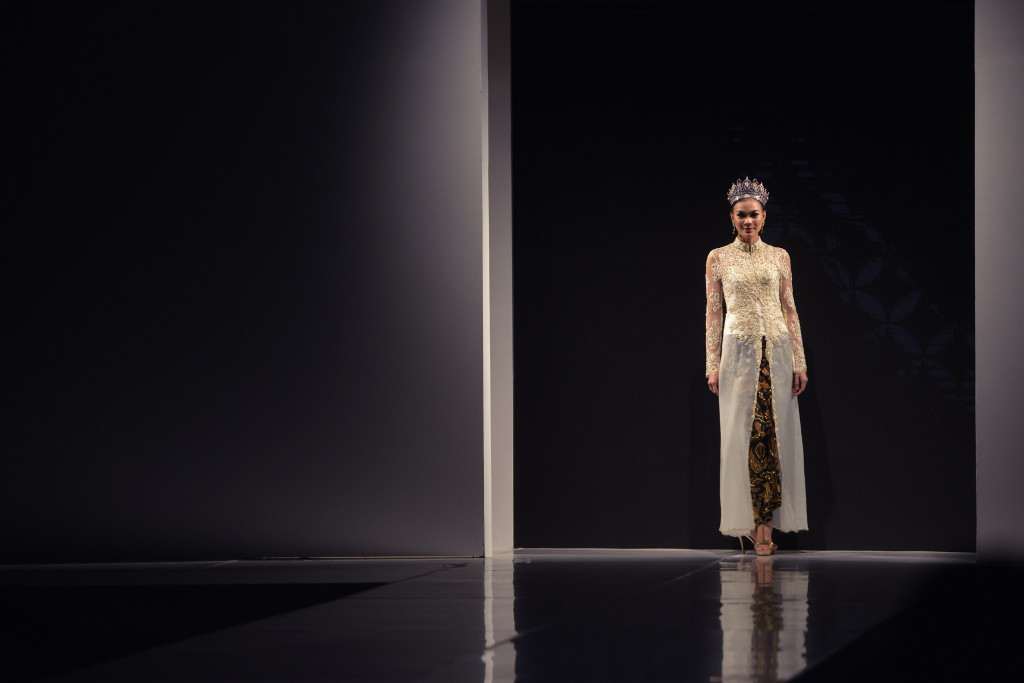 Peragaan busana bertajuk Tribute To Ramli digelar di FolkNVogue di Senayan, Jakarta, Rabu (7/9/2016).