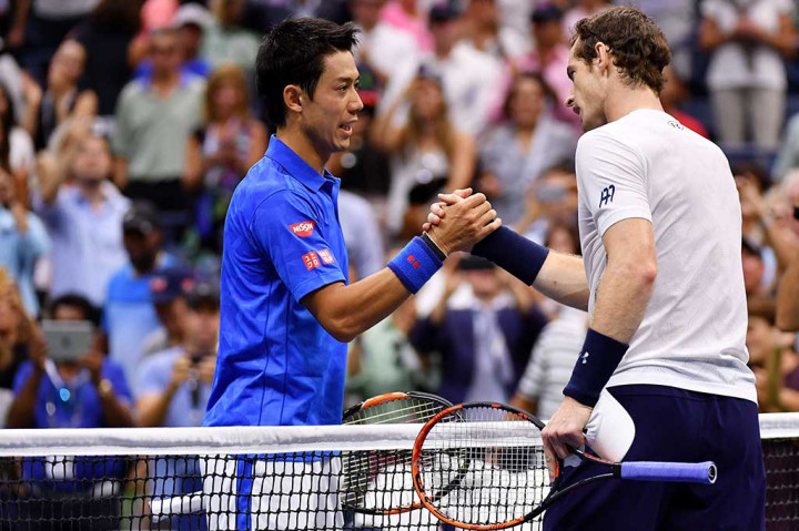 Murray memberi ucapan selamat kepada Nishikori.