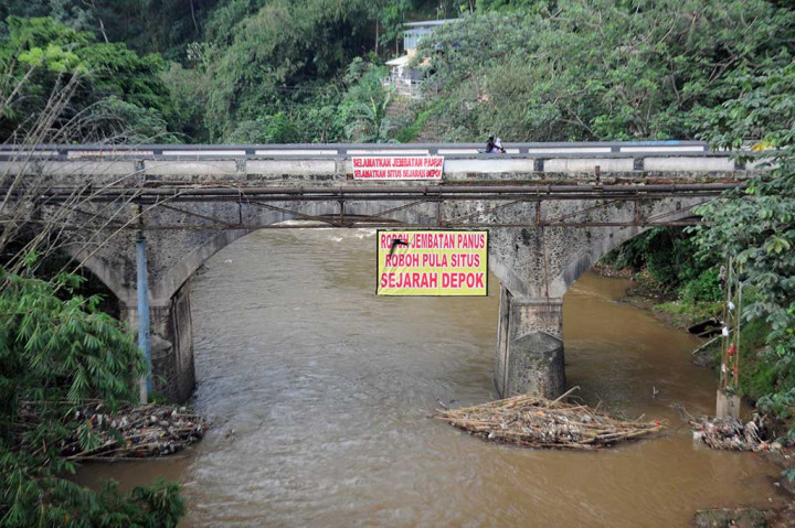 Jembatan Peninggalan Kolonial Belanda Rusak