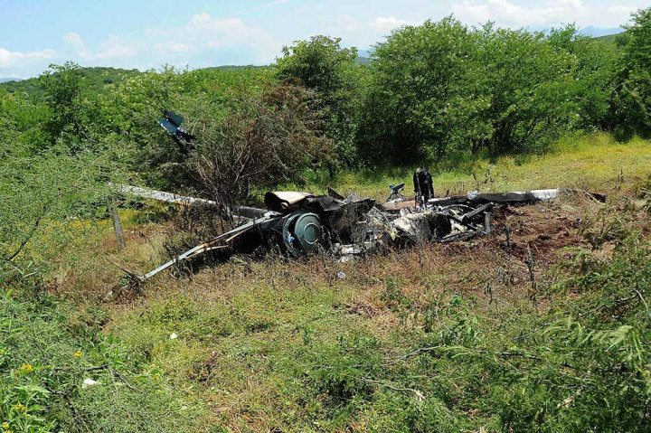 Satu pilot dan tiga perwira tewas akibat kejadian tersebut.