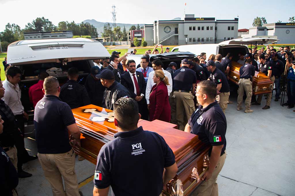 Ini adalah kedua kalinya sejak 2015 geng narkoba menembak jatuh helikopter di Meksiko. Tahun lalu, kartel narkoba Jalisco New Generation menggunakan peluncur roket untuk menembak helikopter militer, menewaskan delapan orang. 