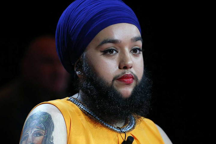 Pegiat anti-gangguan, pegiat gambar tubuh dan model panggung Harnaam Kaur --yang tinggal di Kota Kecil Slough di Berkshire, Ingris-- memiliki jenggot sepanjang enam inci (15,24 centimeter) di wajahnya.