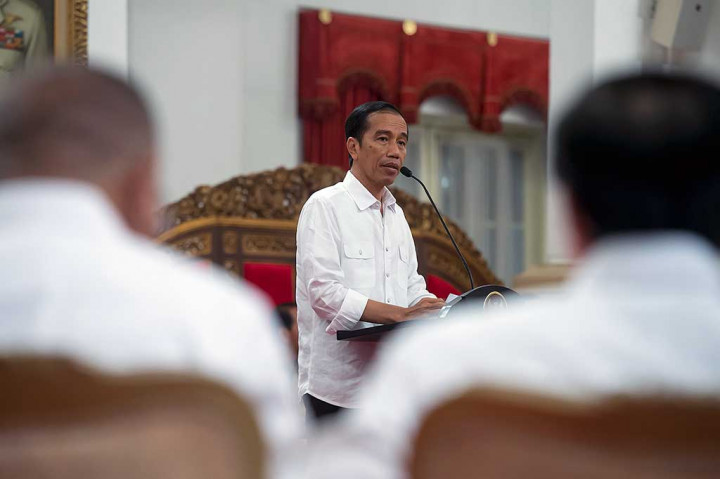 Berdasarkan realitas tersebut, Presiden menginstruksikan kepada jajarannya untuk menentukan arah perekonomian nasional.