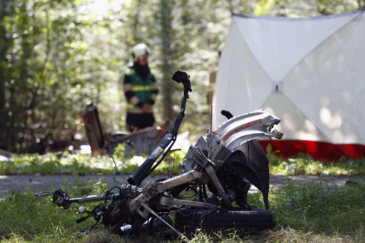 Ini adalah kecelakaan yang fatal kedua yang melibatkan mobil listrik Tesla. Pada Mei lalu di Florida, sopir tewas akibat bertabrakan dengan truk lori. Saat itu kendaraan dalam posisi autopilot.