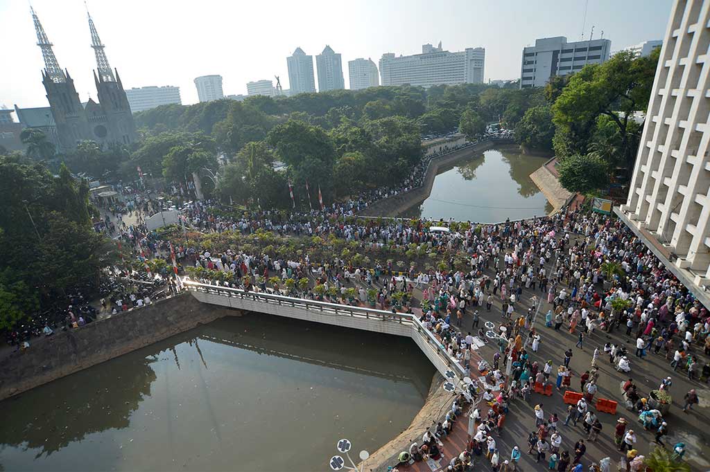 Ribuan umat Muslim bersiap melaksanakan Salat Idul Adha di Masjid Istiqlal, Jakarta.