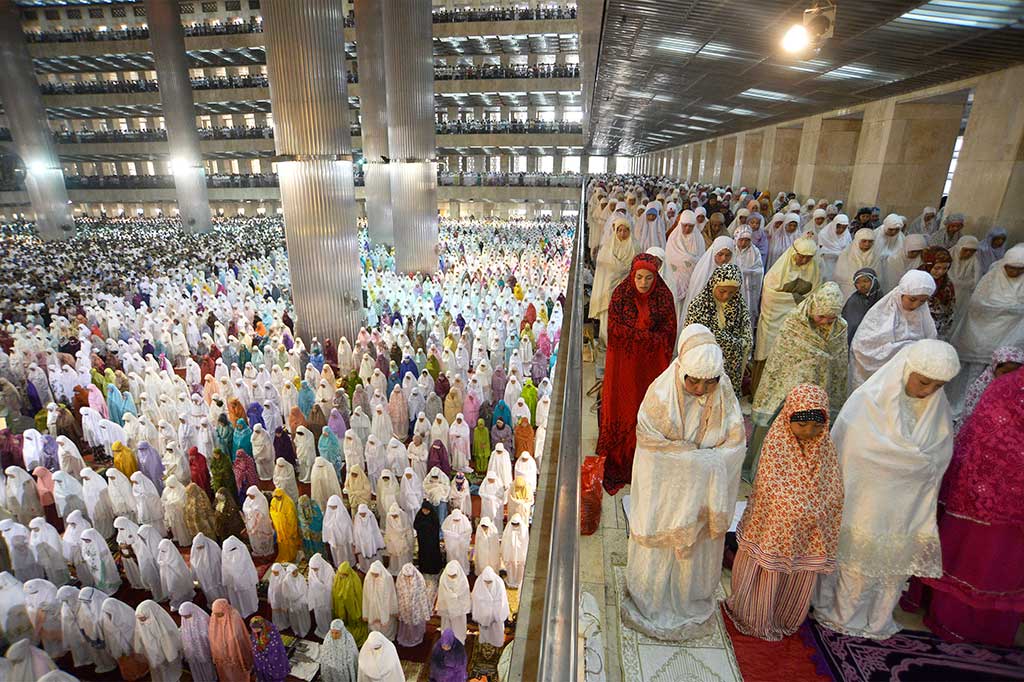 Ribuan umat Muslim melaksanakan Salat Idul Adha di Masjid Istiqlal.