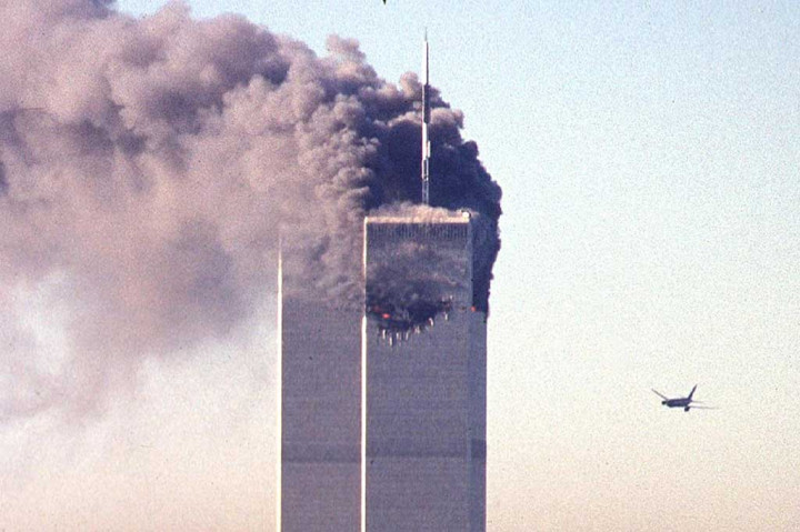 Empat pesawat bajakan ditabrakkan ke Pusat Perdagangan Dunia (WTC), Pentagon dekat Washington D.C., dan sebuah lapangan Pennsylvania.