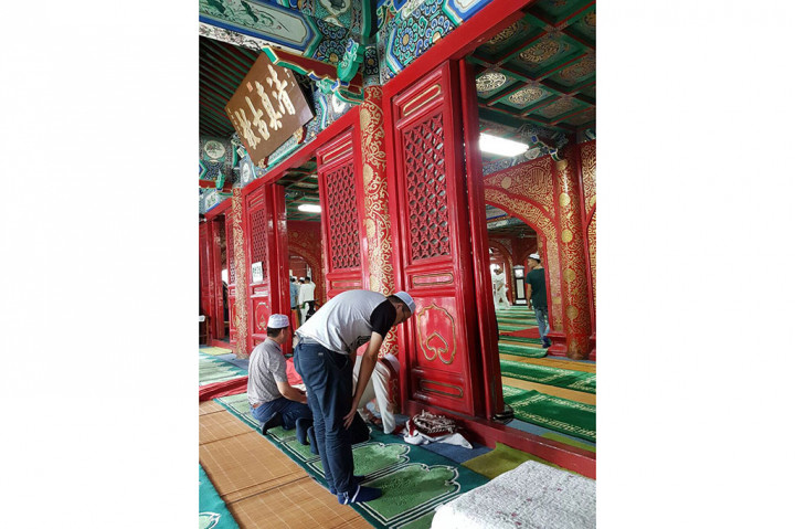 Ribuan Umat Muslim Tiongkok Salat Id di Masjid Niujie