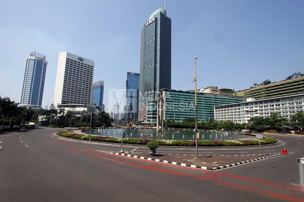 Suasana lengang di Bundaran Hotel Indonesia, Jakarta, Senin (12/9/2016). Sejumlah jalanan di Ibu Kota lengang saat libur Hari Raya Idul Adha. 