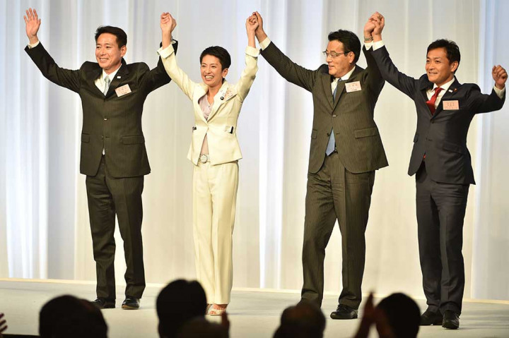 Renho, yang juga mantan menteri Kabinet reformasi administrasi, mengalahkan mantan Menteri Luar Negeri Seiji Maehara dan anggota parlemen majelis rendah Yuichiro Tamaki.