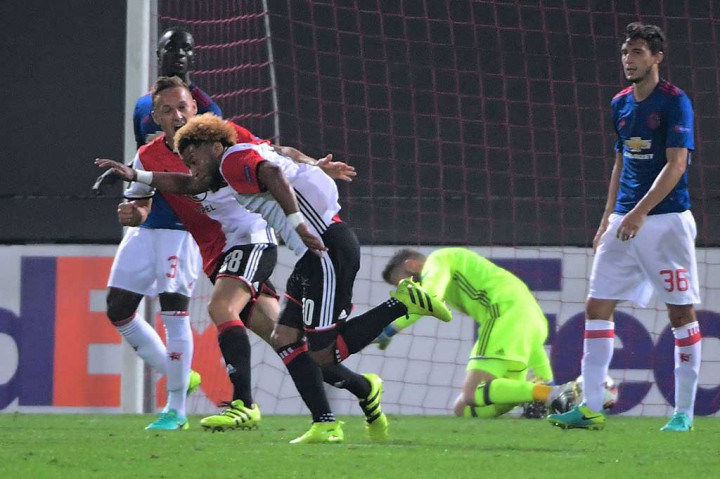 Feyenoord memecah kebuntuan pada menit ke-79 lewat Tonny Trindade menyelesaikan umpan silang Nicolai Jorgensen.