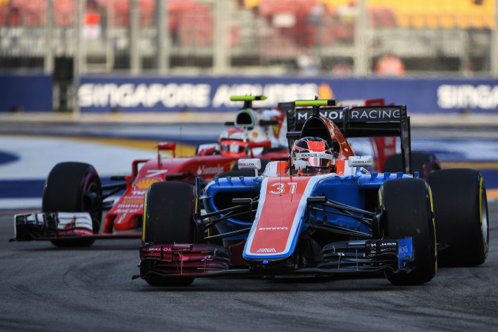 Pembalap tim Manor Racing Esteban Ocon sedang berlatih. Esteban adalah pembalap pengganti Rio Haryanto yang tidak lagi membalap bersama Manor Racing. AFP PHOTO / MOHD RASFAN