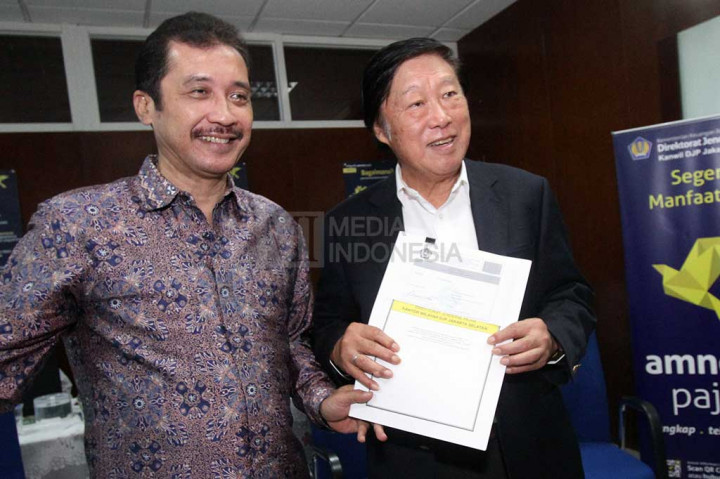 Murdaya Poo merupakan pemilik PT Central Cipta Murdaya (Berca Group), yakni grup usaha yang bergerak pada berbagai sektor, mulai dari kelistrikan, perdagangan, properti, infrastruktur, manufaktur, agrobisnis, permesinan, teknologi informasi, dan kehutanan, dan tercatat sebagai orang terkaya ke-13 di Indonesia tahun 2015 menurut Majalah Forbes. MI/Arya Manggala