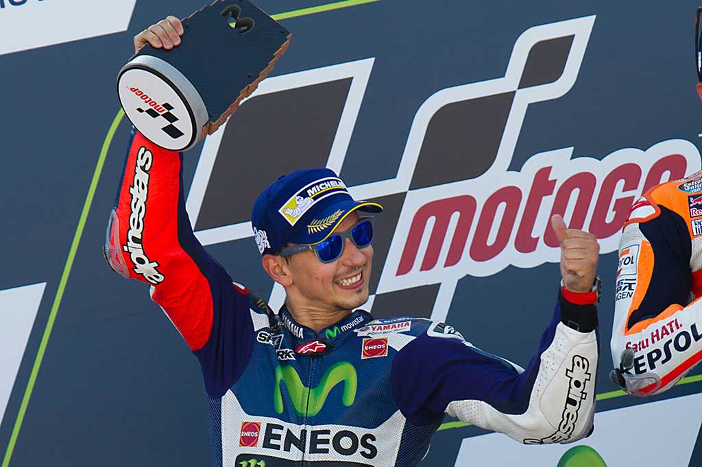 Juara bertahan Jorge Lorenzo pembalap Yamaha rekan setim Rossi berada di peringkat kedua.