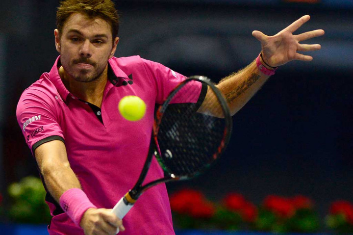 Wawrinka mencoba mengembalikan bola ke Zverev.