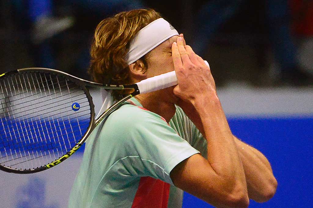 Zverev meluapkan kegembiraannya usai mengalahkan Wawrinka dalam waktu 2 jam 23 menit.