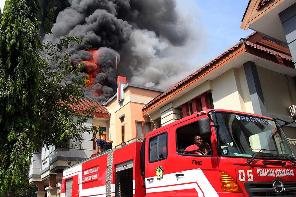Kisruh Perda LAD, Kantor DPRD Gowa Dibakar