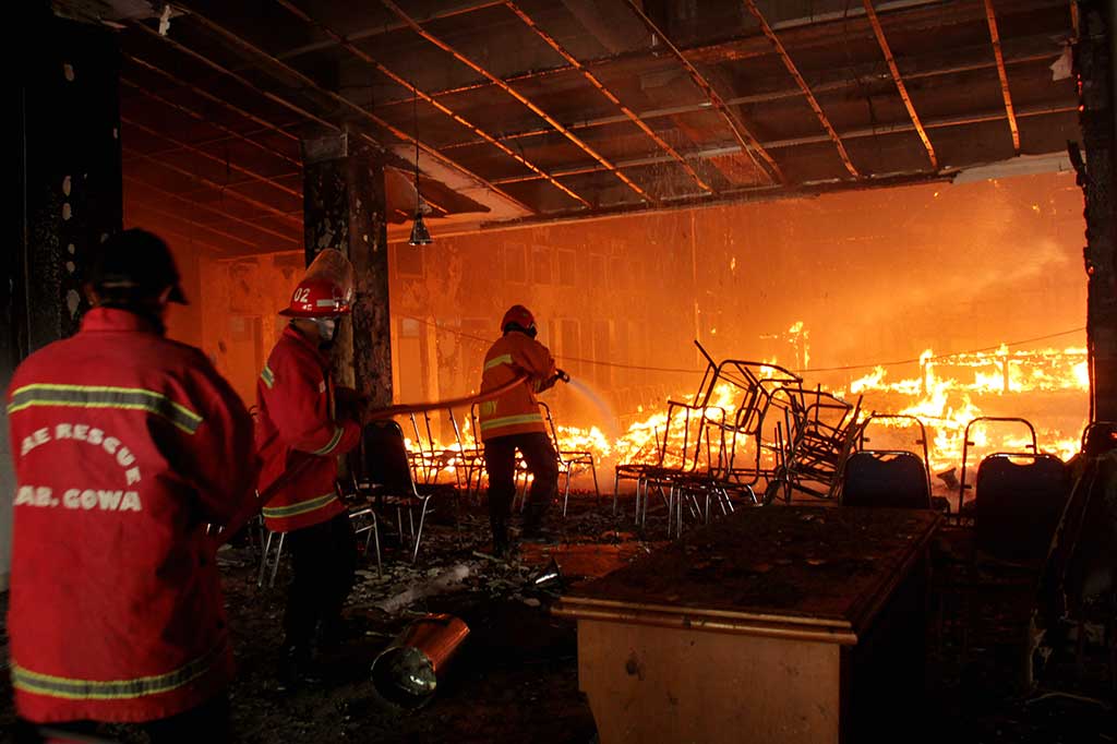 Kisruh Perda LAD, Kantor DPRD Gowa Dibakar