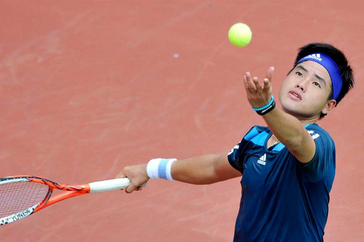 Petenis Jawa Timur Anthony Susanto meraih medali emas setelah mengalahkan wakil Kalimantan Timur, Arief Rahman dua set langsung 7-6 (3), 7-6 (4) di Lapangan Tenis Taman Maluku, Bandung, Selasa.