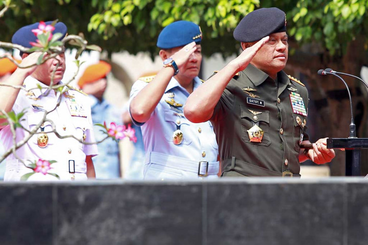 Panglima TNI Jenderal Gatot Nurmantyo memimpin upacara ziarah ke makam mantan Presiden Soekarno di Blitar, Jawa Timur, Selasa (27/9/2016).
