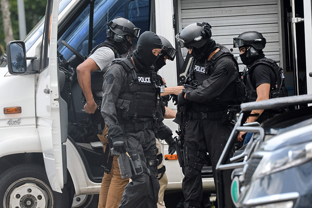 Polisi menyergap rumah penyandera anak di Singapura