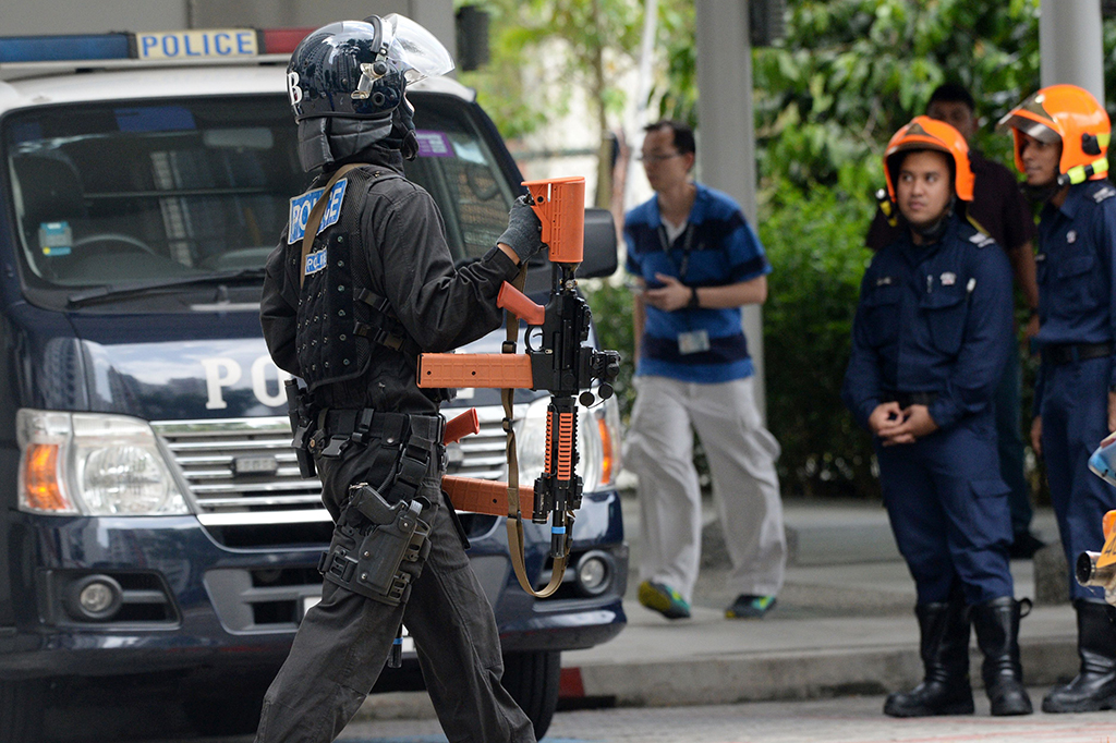 Polisi menyergap rumah penyandera anak di Singapura