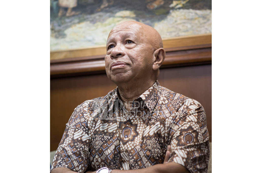 Pendiri Grup Medco Arifin Panigoro saat mengikuti program pengampunan pajak atau tax amnesty di Kantor Pusat Direktorat Jenderal Pajak, Jakarta.