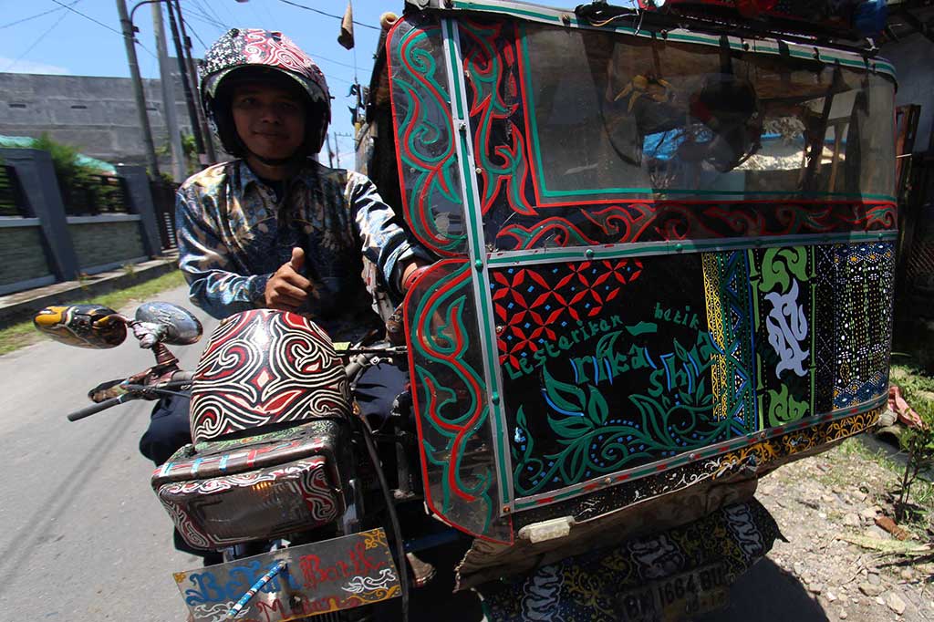 Kecintaan Pengemudi Bentor terhadap Batik