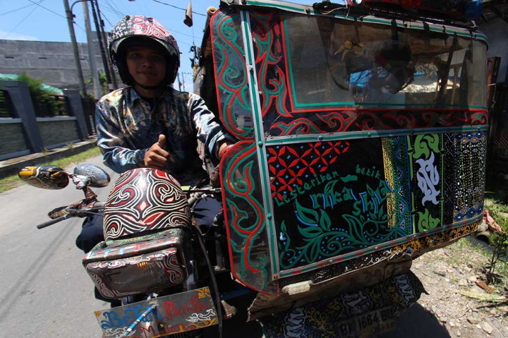 Kecintaan Pengemudi Bentor terhadap Batik