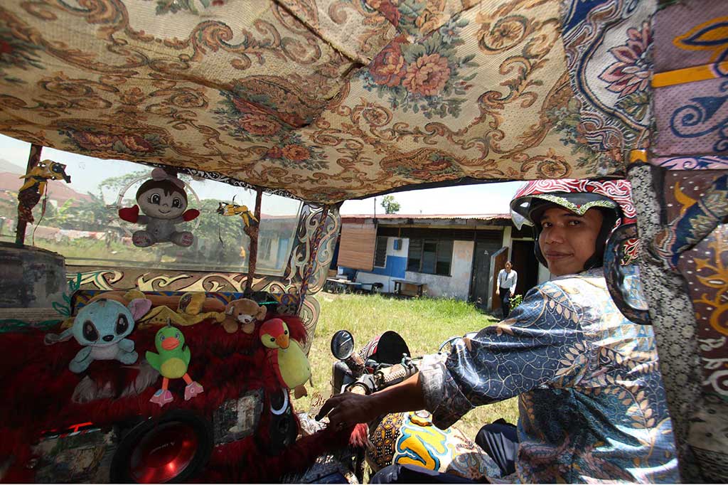 Kecintaan Pengemudi Bentor terhadap Batik