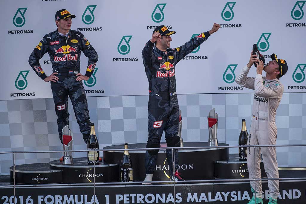 Dengan hasil tersebut Rosberg memperpanjang keunggulannya di klasemen atas rekan setimnya Lewis Hamilton menjadi 23 angka dengan lima balapan tersisa.