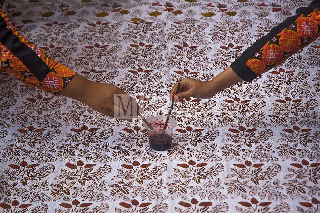 Seribuan Pelajar Membatik Kain Sepanjang 180 M