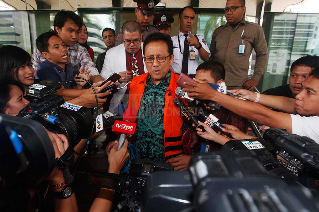 Irman membantah punya kewenangan untuk menentukan kuota gula impor di Sumatera Barat dan mengaku hanya ingin menjadikan harga gula normal.
