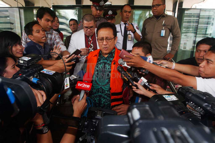 Irman membantah punya kewenangan untuk menentukan kuota gula impor di Sumatera Barat dan mengaku hanya ingin menjadikan harga gula normal.
