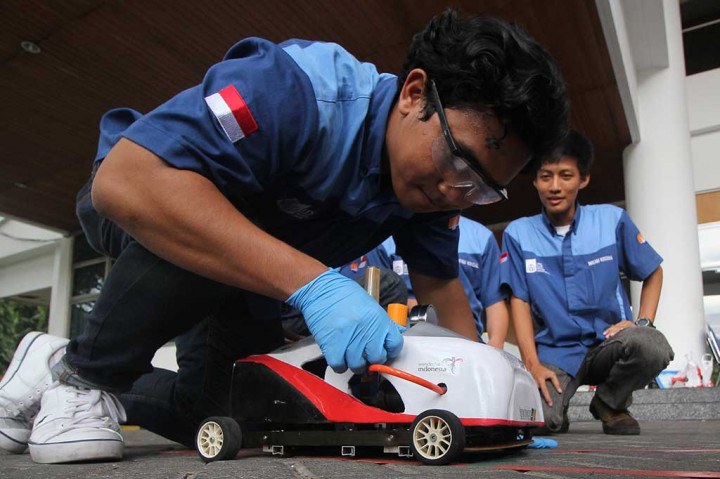 Dalam kompetisi, mobil Spektronics-12 yang menggunakan konsep reaksi hidrogen peroksida ini hanya memiliki tingkat error 0,1 cm dalam dua race yang dilombakan.