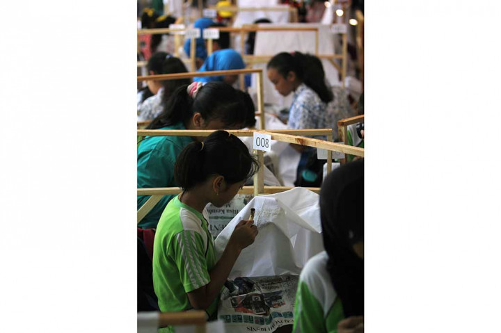 Ratusan Murid SD Banyuwangi Ikuti Lomba Membatik