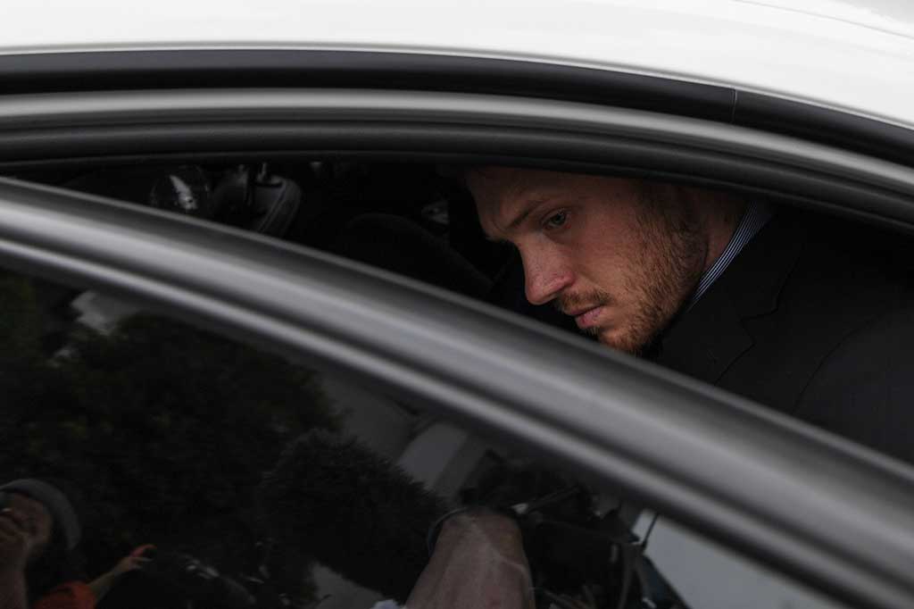 Tapi setelah mengungkapkan penyesalan dan permintaan maaf di pengadilan, mereka dibebaskan tanpa tuduhan.