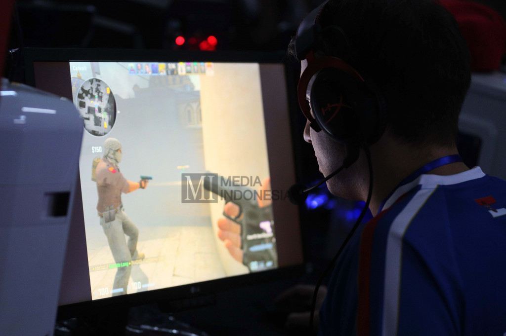 Tim Serbia bertanding melawan tim Maladewa dalam babak penyisihan lomba E-Sport game online pada Olimpiade Olahraga Rekreasi Dunia (TAFISA) 2016 di Ancol, Jakarta, Kamis (6/10/2016).