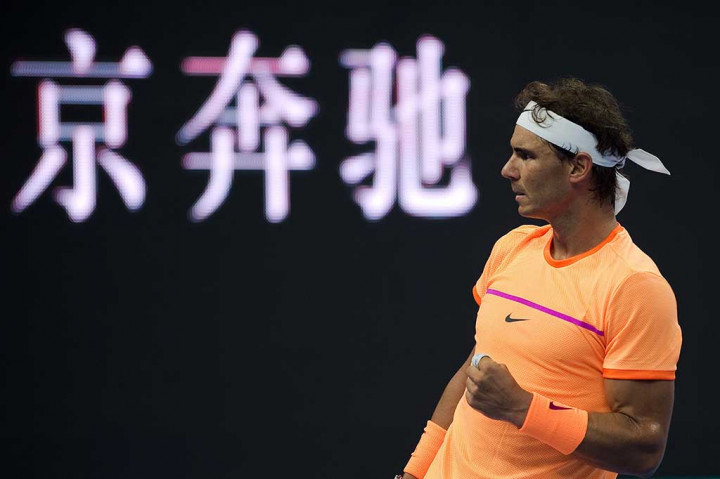 Nadal melakukan selebrasi usai menundukkan Mannarino.